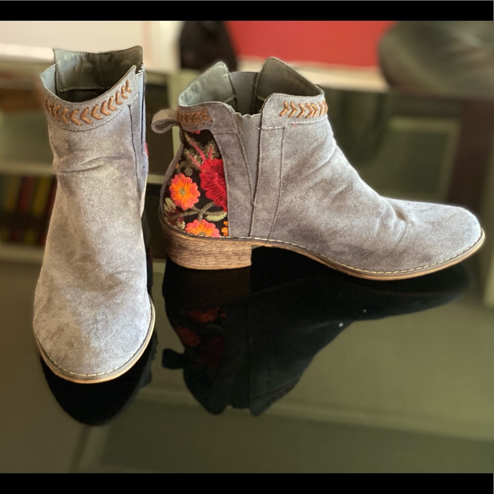 Colorful heeled booties